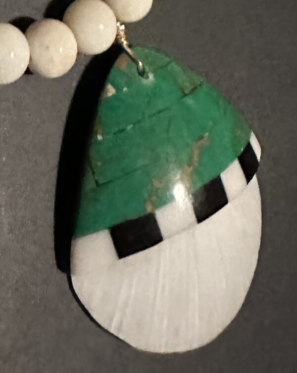 Necklace White Clam Shell Gaspeite Inlay - Image 3