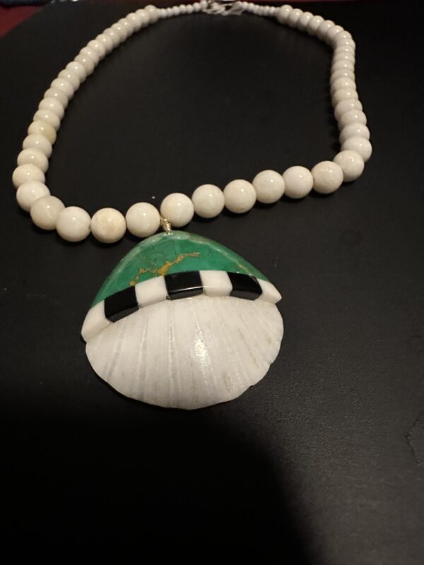 Necklace White Clam Shell Gaspeite Inlay